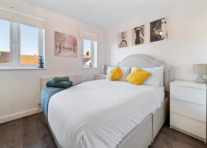 Last-Minute Escape L Modern House Near City Center Sleeps 6 With Free Parking L By Zen Nights Short Lets & Serviced Accommodations