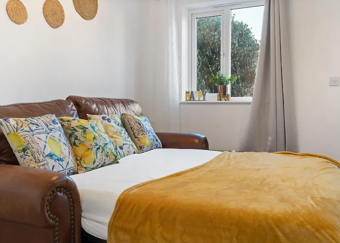 Last-Minute Escape L Modern House Near City Center Sleeps 6 With Free Parking L By Zen Nights Short Lets & Serviced Accommodations