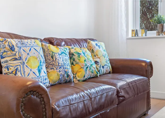 Last-Minute Escape L Modern House Near City Center Sleeps 6 With Free Parking L By Zen Nights Short Lets & Serviced Accommodations