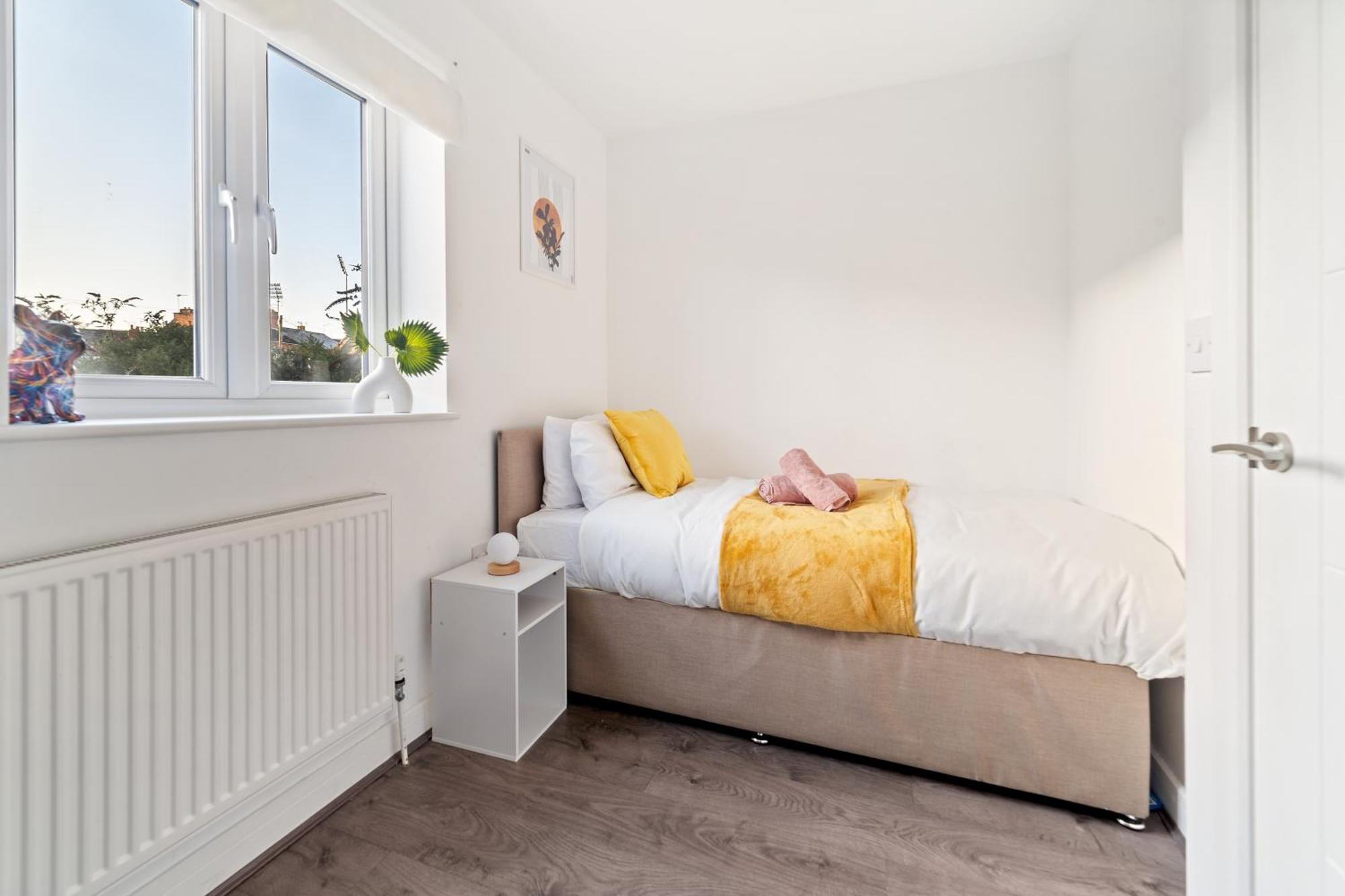 Last-minute Escape L Modern House Near Center Sleeps 6 With Free Parking L By Zen Nights Short Lets & Serviced * Leicester